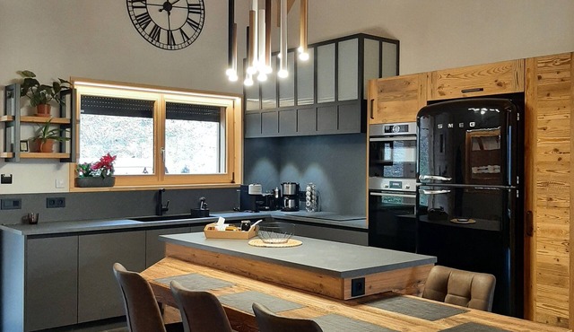 Chalet "La Ferme d'Aimé", new, sleeps 15