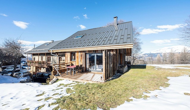 Chalet 'La Grange Des Aiguilles' with Mountain View, Private Terrace and Wi-Fi