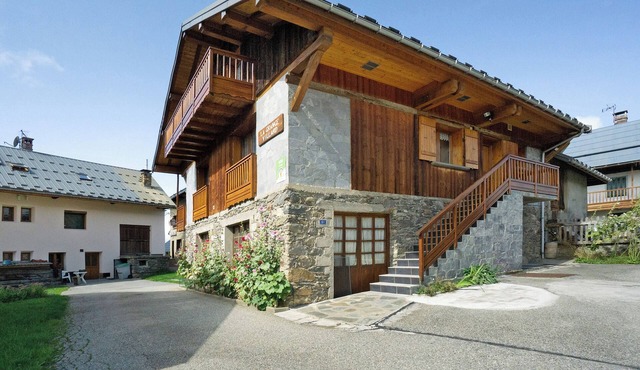 Chalet 'La Grange Villard' with Mountain View, Balcony and Wi-Fi