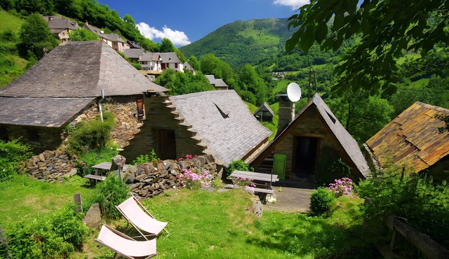 Chalet La Grange d'Arlette with Mountain View