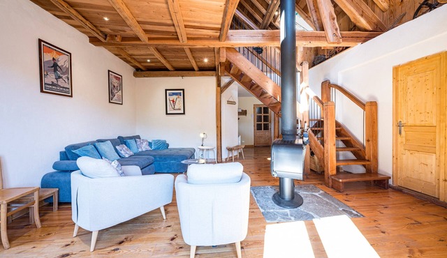 Chalet 'La Grange Des Flocons' with Mountain View, Private Terrace and Private Garden