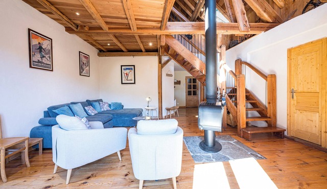 Chalet 'La Grange Des Flocons' with Mountain View