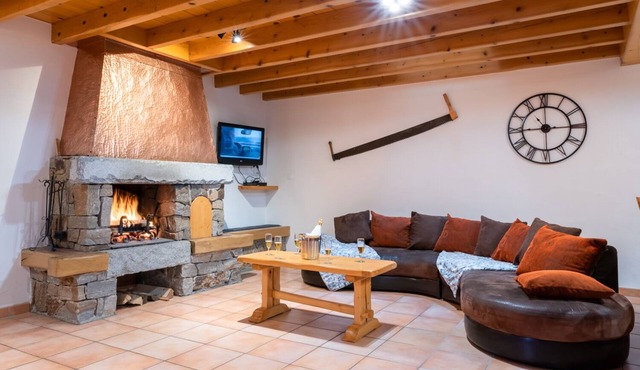 Chalet La Grange gîte 2/11 pers in Cauterets, fireplace, ideal for families and groups