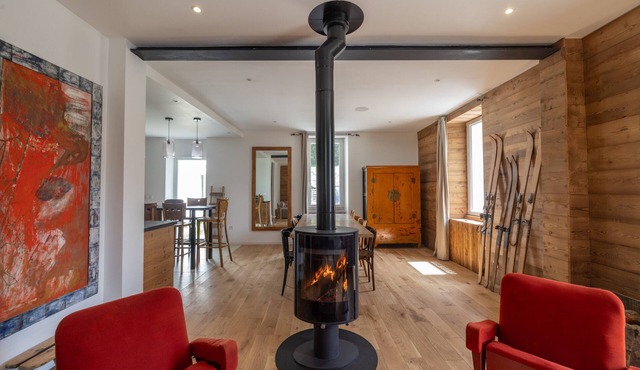 Chalet La Llyre Vallorcine in the Chamonix valley, close to the ski lifts and train station