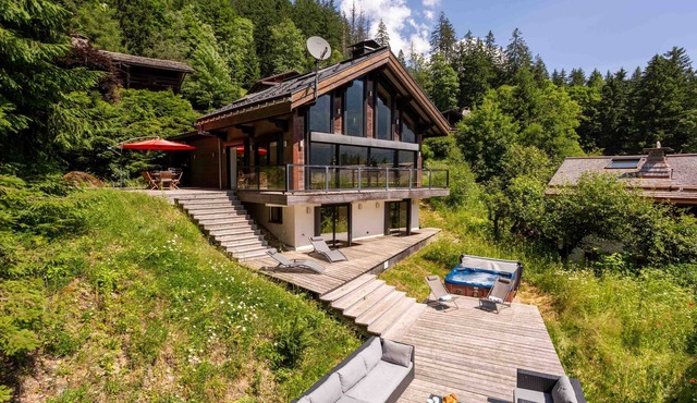 Chalet La Source - a self catered chalet that sleeps 8 guests in 4 bedrooms