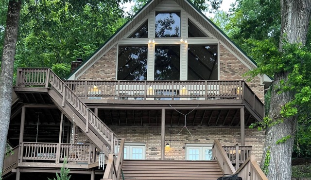 Chalet Lake Home with Views, Outdoor Decks and Large Swim Dock-nSleeps 8