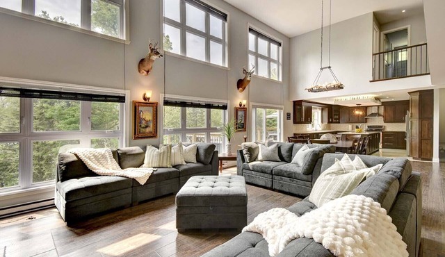 Chalet Le 2467 – Luxury, Nature & Comfort on the Lake, 10 bedrooms 25 Guests