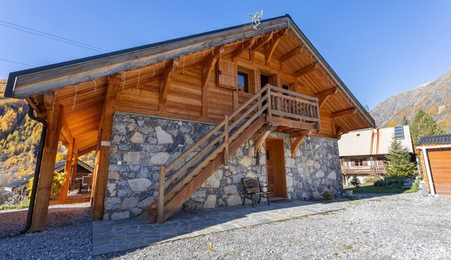 Chalet 'Le Chastel' with Mountain View, Shared Terrace and Wi-Fi