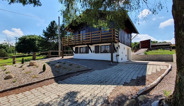 Chalet 'Le Chandeley' with Private Terrace, Private Garden and Wi-Fi