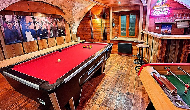 Chalet 'Le Cosy Lodge' with Mountain View, Private Pool and Wi-Fi