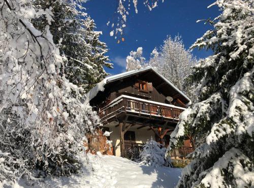 Chalet Le Doux Si, Large Self-Contained Apartment, 2km from Doucy-Combelouvière and close to Valmorel