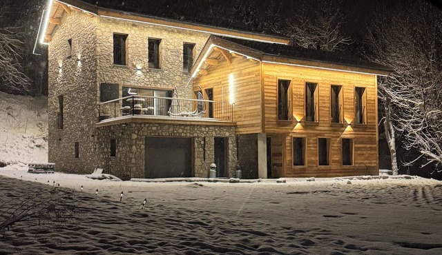 Chalet "le F "new &cosy, in the heart of the village, opposite the family playground,