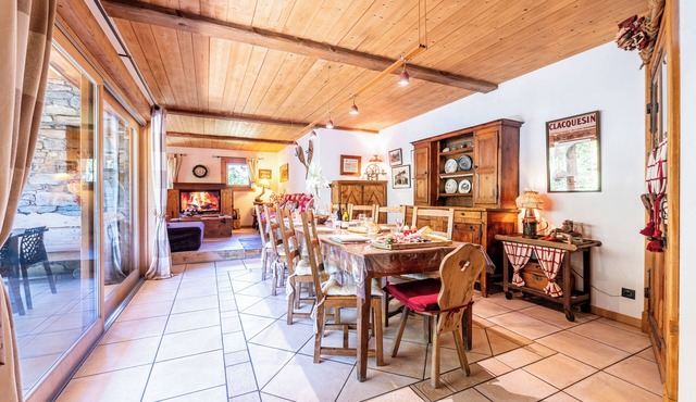 Chalet 'Le Courti' with Mountain View, Private Terrace and Wi-Fi