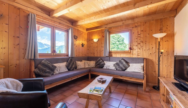 Chalet 'Le Grépon' with Mountain View, Private Terrace and Wi-Fi