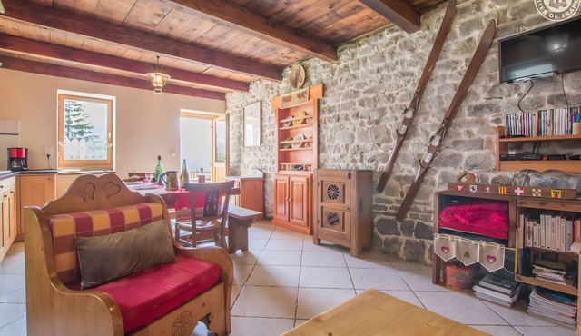 Chalet 'Le Lagopede' with Mountain View and Wi-Fi