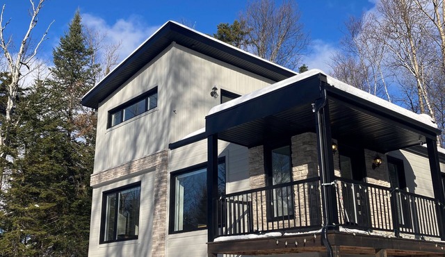 Chalet le Léonord In the mountains, 12 minutes from the ski slopes and St-Sauveur