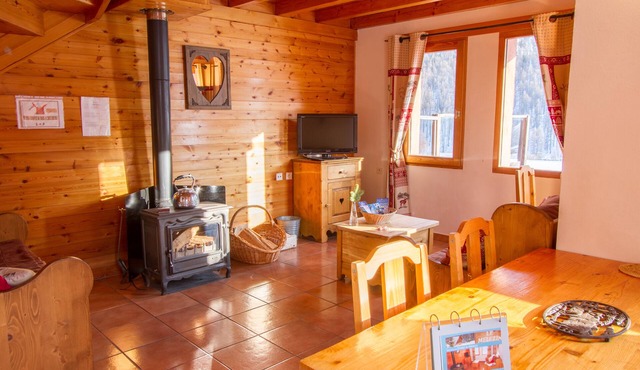 Chalet Le Mélézin hameau des Chazals Nevache Hautes Alpes