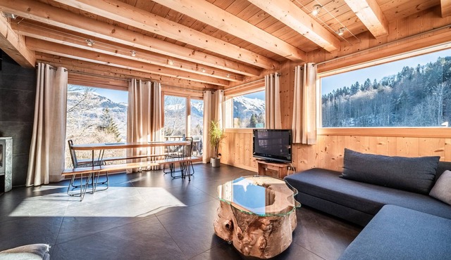 Chalet 'Le Mas Devant' with Mountain View, Private Terrace and Wi-Fi