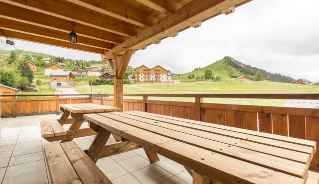 Chalet LE Mustang - Albiez Montrond