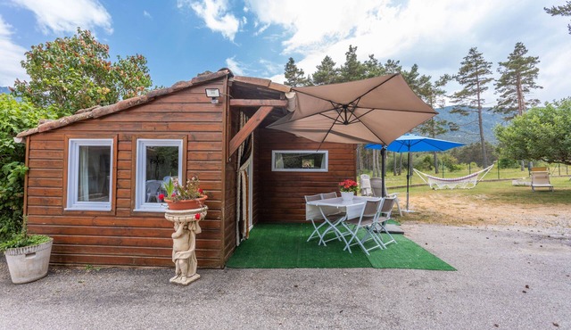Chalet 'Le Nid Douillet Havre De Paix' with Mountain View, Shared Garden and Wi-Fi