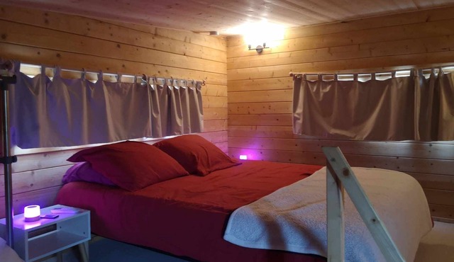 Chalet 'Le Petit Shantay Youstay' with Private Terrace, Wi-Fi and Air Conditioning