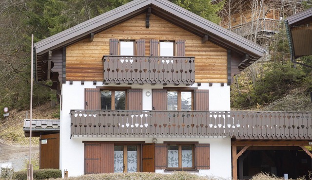 Chalet 'Le Ptit Grenier' with Mountain View, Private Terrace and Wi-Fi