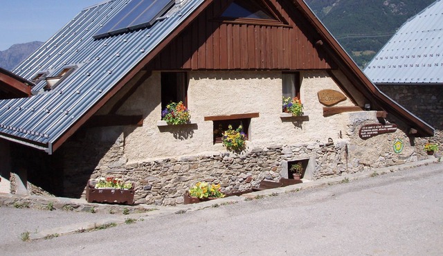 Chalet Le Sardonnier , comfortable accommodation for up to 15 people