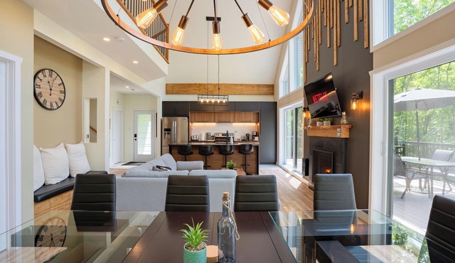Chalet Le Silverson | Private Spa | Fireplace | Game Room, Chalet Le Silverson | Hot tub | Fireplace