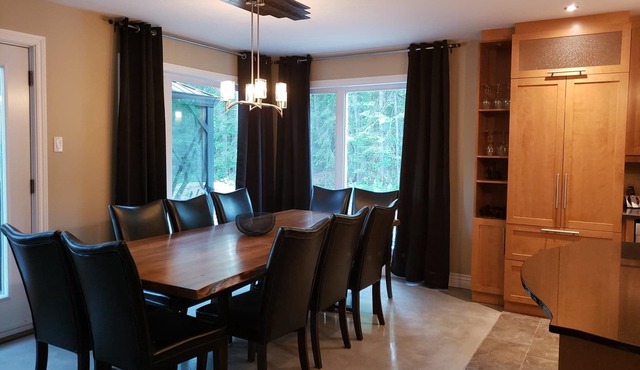 Chalet Le St-phonie, L'harmonie Entre une Chalet, un Boisé, une Rivière