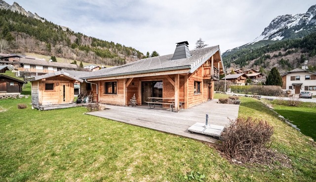Chalet le Télémark, Bernex, up to 13 guests, mountain view of Dent d’Oche