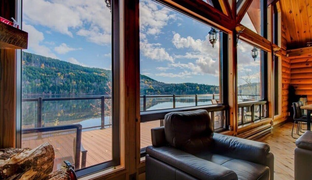 Chalet Le Trésor du Lac, Waterfront & Dock