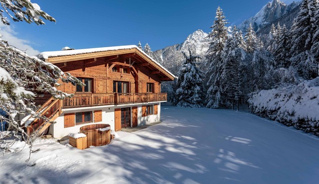 Chalet le Tricouni - sleeps 10 guests in 5 bedrooms with Nordic Bath