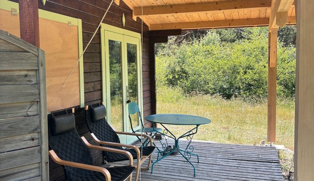 Chalet 'Le' with Mountain Views, Private Terrace, and Wi-Fi