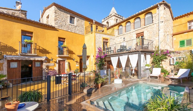 Chalet "Les Cases de Cal Pastor" with Mountain View, Shared Pool & Wi-Fi