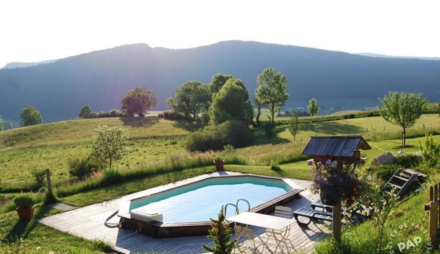Chalet 'Les Castors' with Mountain View, Private Pool and Wi-Fi