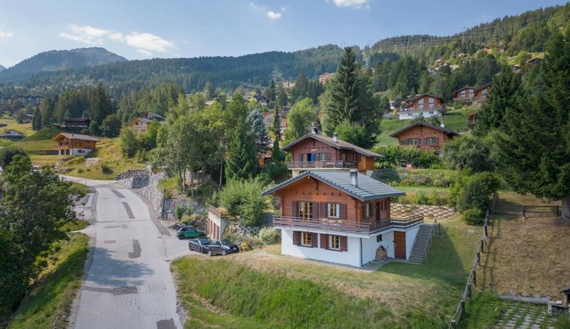 Chalet Les Crus - Three Bedroom Chalet, Sleeps 6