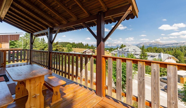 Chalet 'Les Etoiles' With Mountain Views & Terraces