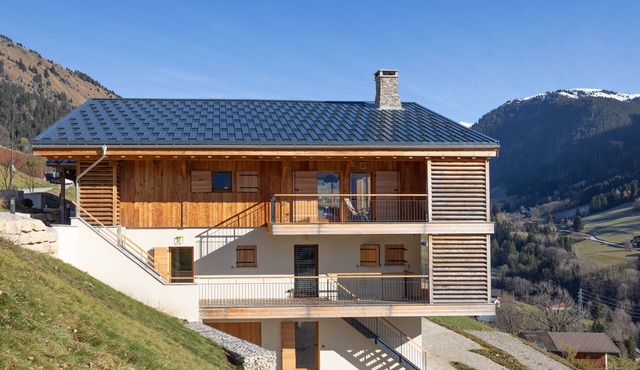 Chalet 'Les Galetas Du Mont Blanc' with Private Terrace, Balcony and Wi-Fi