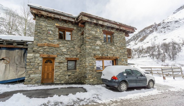 Chalet "Les Moulins" with Balcony, Shared Garden & Wi-Fi