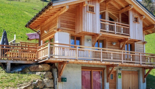 Chalet 'Les Tarines 1' with Mountain View, Private Terrace and Wi-Fi