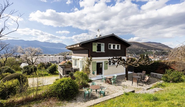 Chalet Les Tourelles with Lake view, Private Terrace and Balcony