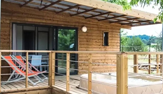 Chalet Luberon - 35m² - 2 bedrooms + jacuzzi (4 adults & 1 child max 12 years) 4 to 5 people - 4 people included in the price