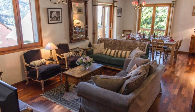 Chalet Lucette - bijoux style 200m from the piste, by Ski Peak