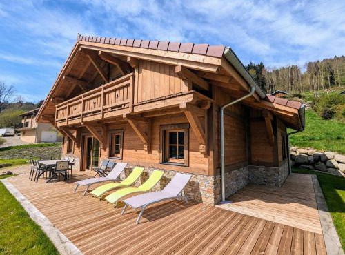 Chalet Lumineux avec Sauna, Terrasses et Accessibilité PMR à Proximité des Pistes et Randonnées - FR-1-589-640