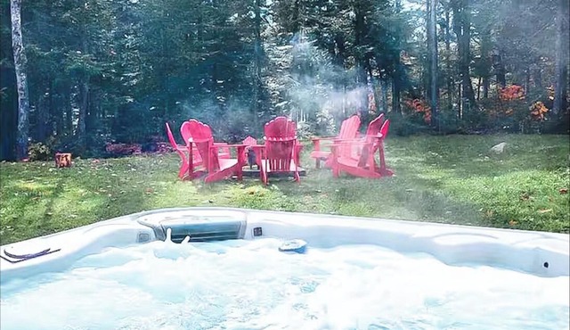 Chalet Lunae -Pool - Spa -Wooded Area - Easy Access to Outdoor Activities