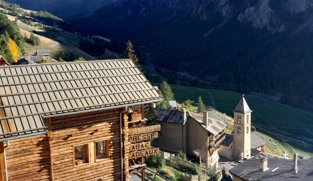 Chalet Luxueux à 500 Mètres des Pistes Avec Terrasse Plein sud
