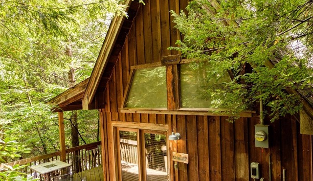 Chalet: Luxury Suite with Exclusive Hot Tub near Natural Bridge