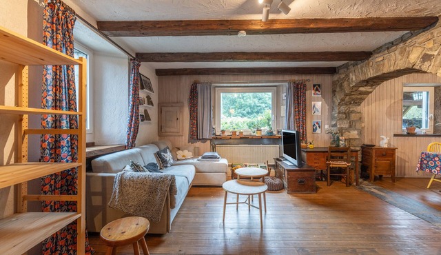 Chalet 'Magnifique Aux Carroz' with Mountain View, Private Terrace and Wi-Fi