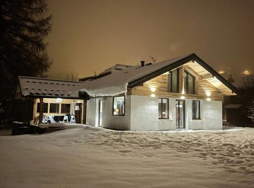 Chalet magnifique à Valloire avec vue sur montagne.