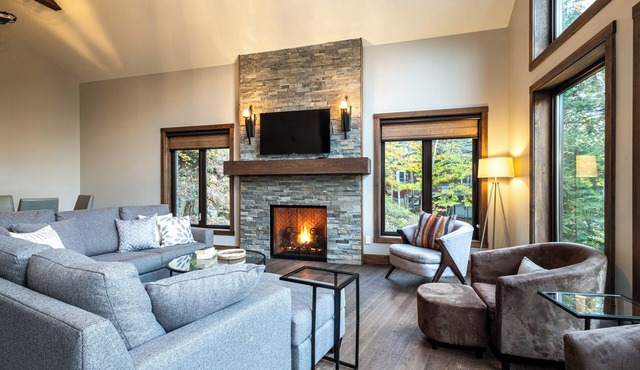 Chalet Manitonga | All Ensuites | Hot Tub & Indoor Sauna | Garage | Close to resort